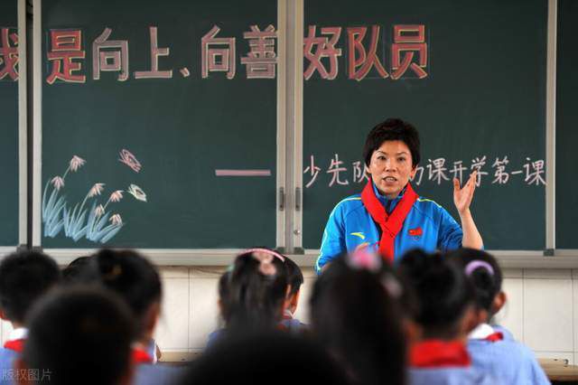 一听说妈妈现在居无定所，她几乎没有任何迟疑，立刻就让妈妈回到金陵。